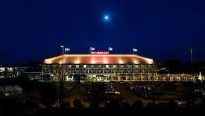 Valk Hotel Breukelen by night